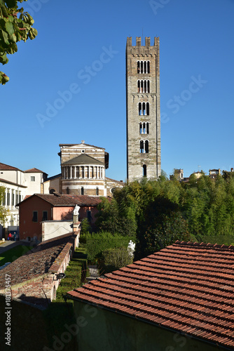 Campanile de l'église San Frediano à Lucca en Toscane, Italie