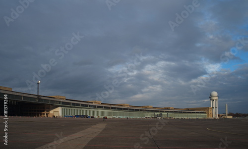 Hangars des ehemaligen Flughafens Berlin-Tempelhof © Stephan Laude