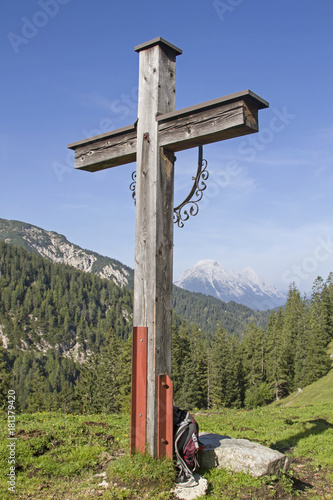 Holzkreuz im Karwendel photo