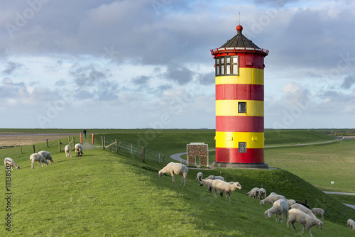 Deutschland,Niedersachsen,Krummhörn, der Leuchtturm von Pilsum.
