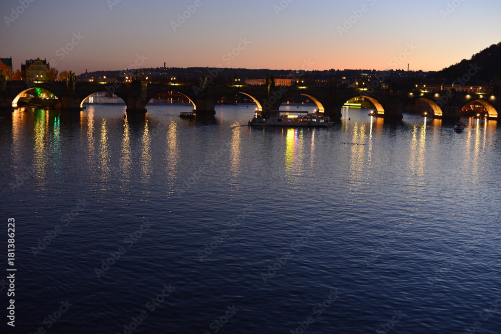 Sonnenuntergang an der Prager Karlsbrücke 