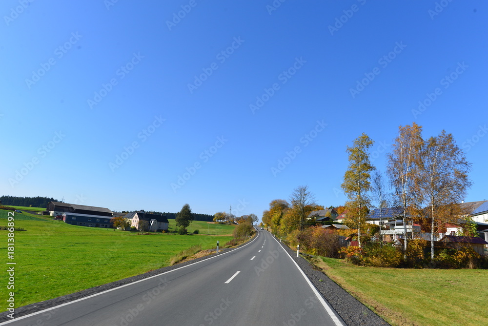 Staatsstraße 2180 bei Röslau im bayerischen Fichtelgebirge Staatsstraße 2180 bei Röslau im bayerischen Fichtelgebirge
