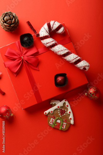 Red chritmas background with gift
