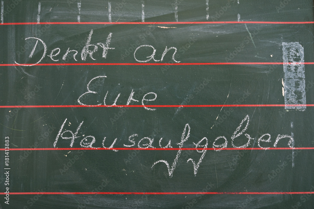 Schultafel mit Spruch Symbolfoto für Schule StockFoto Adobe Stock