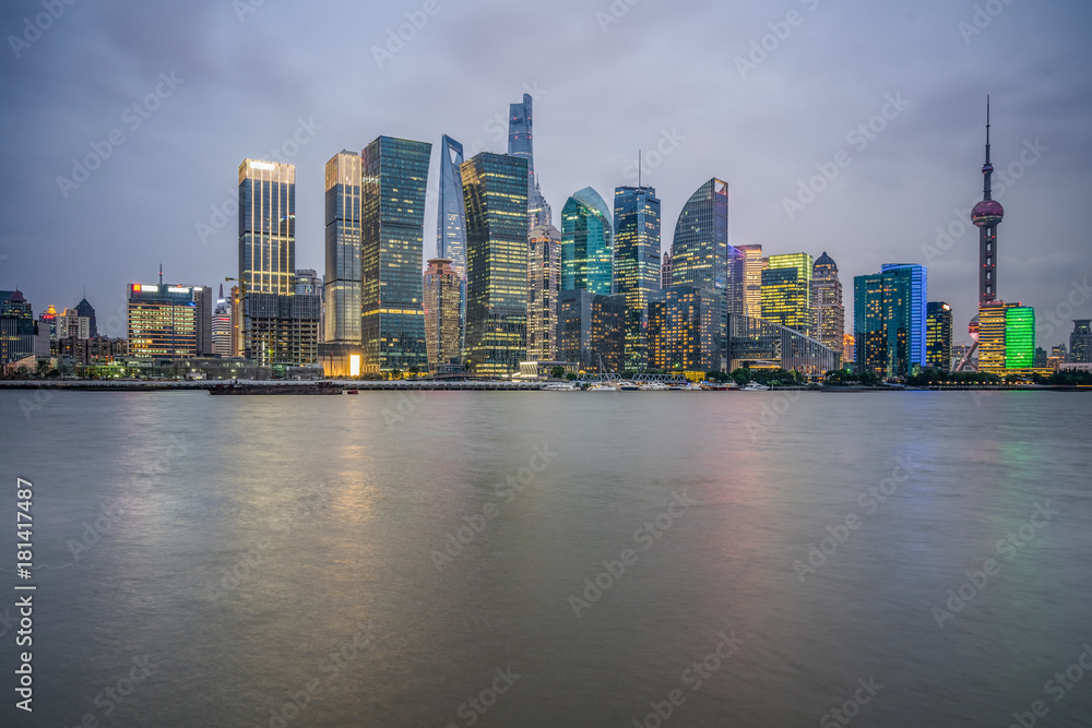 Fototapeta premium Shanghai skyline, Shanghai downtown district at night in China..