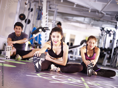 Fototapeta Naklejka Na Ścianę i Meble -  young asian people working out in gym