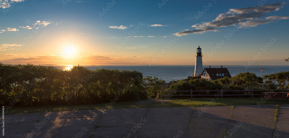 Fototapeta premium Panorama of Portland Lighthouse at sunrise in Cape Elizabeth, Maine, USA.