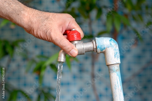 Man hand on open the faucet