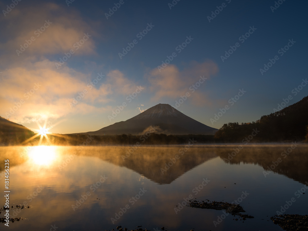 Sunrise at mt. Fuji, Japan - obrazy, fototapety, plakaty 