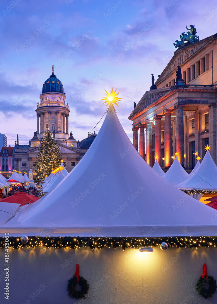 Fototapeta premium lluminated Christmas market Gandarmenmarkt in Berlin on a sunset