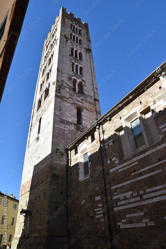 Campanile de l'église San Frediano à Lucca en Toscane, Italie