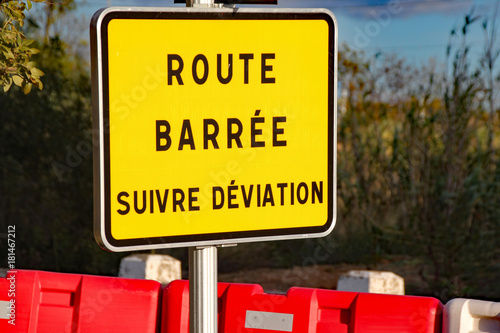 Cuadro en lienzo Route barrée suivre déviation