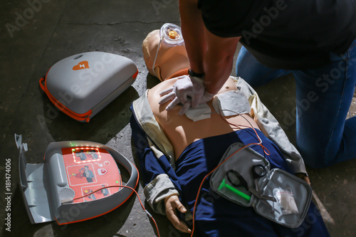 The use of an automatic external defibrillator in conducting a basic cardiopulmonary resuscitation to the victim on the street