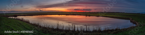 Fototapeta Naklejka Na Ścianę i Meble -  Lake in the sunset
