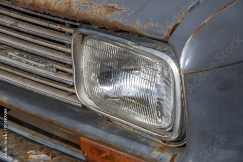 古い自動車のヘッドライト Headlight of the old car