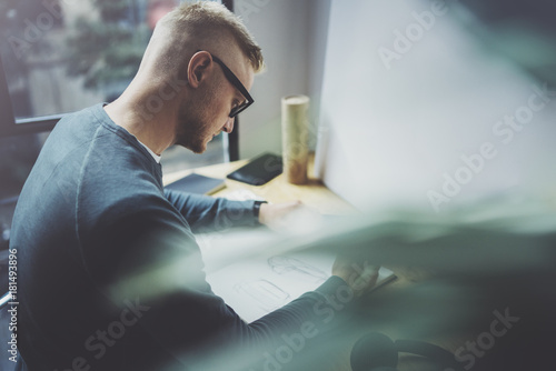 Fotografía Skilled designer caucasian man drawing abstract sketch with pen