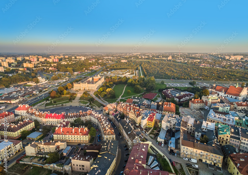 Krajobraz Lublina z lotu ptaka. Stare miasto w Lublinie z widocznym zamkiem.