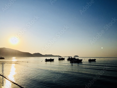 Wschód słońca w zatoce