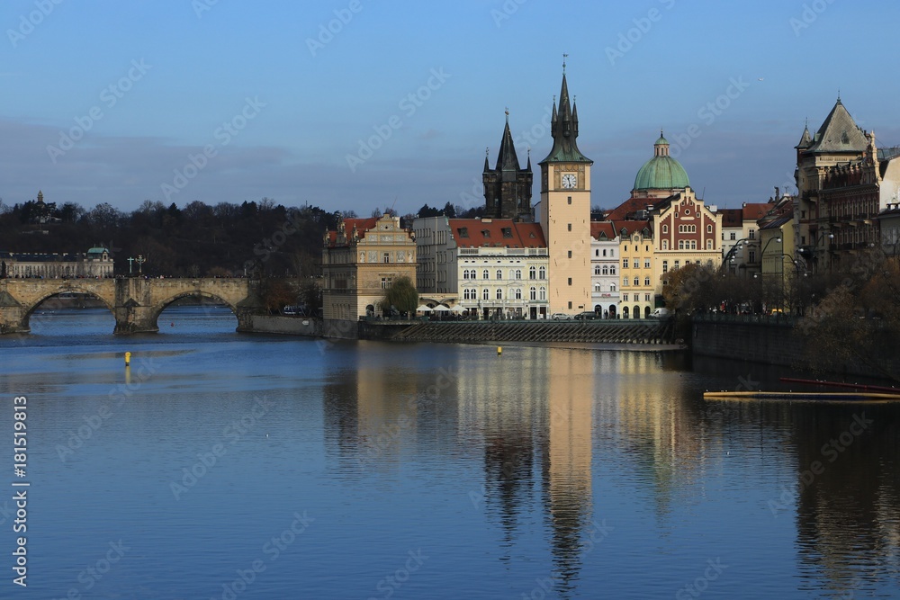 
malerische Altstadt von Prag mit der berühmten Karlsbrücke, Tschechische Republik 
