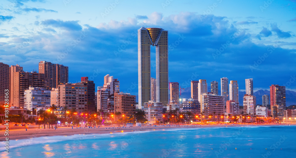 Fototapeta premium nighttime in benidorm