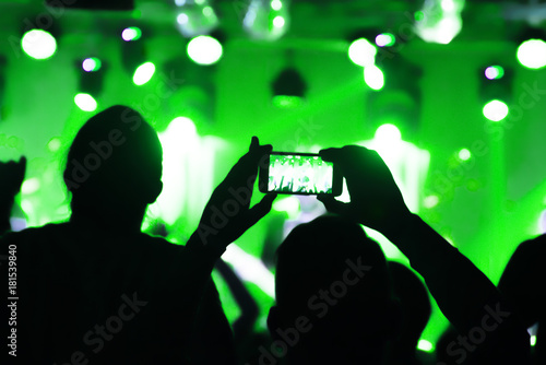 Obraz na płótnie Video recording of the concert on the smartphone phone of the Beach or club party. Сonceptual background of the youth party. blurred. w salonie