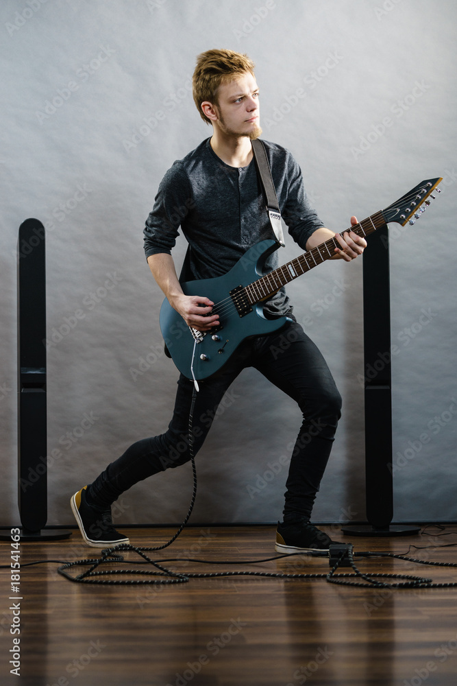 Obraz premium Young man playing electric guitar