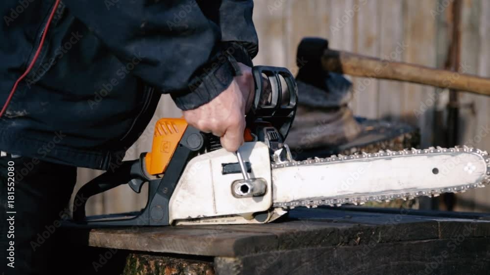 Fixing chainsaw. Chainsaw broken while cutting. Fixing chainsaw. Chainsaw broken while cutting.