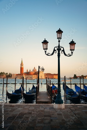Gondola and San Giorgio Maggiore island © rabbit75_fot