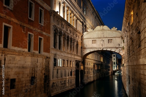 Bridge of Sighs at night