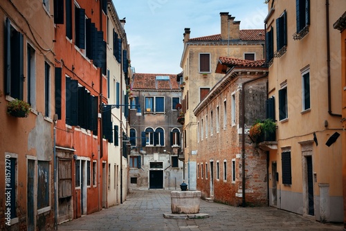 Venice courtyard well © rabbit75_fot
