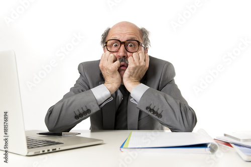 Fotografie mature business man with bald head on his 60s working stressed and frustrated at