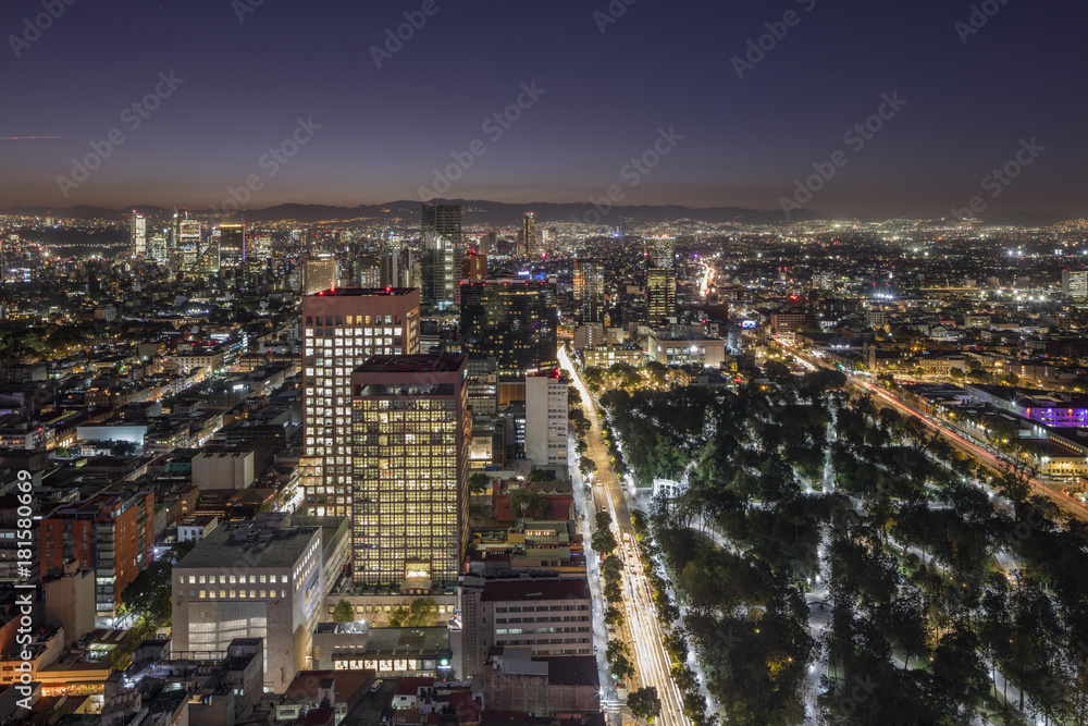 Obraz premium Mexico city at night.