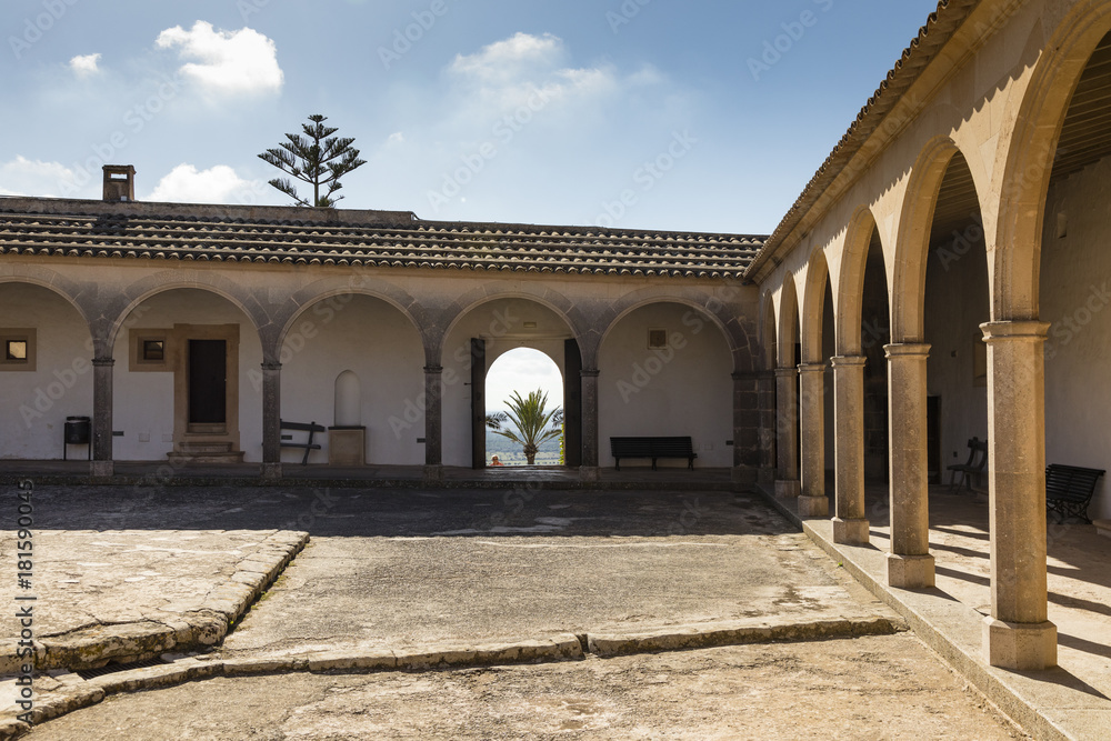 Innenhof des Klosters Monti-Sion, Santuari de Monti-Sion, Porreres, Balearen, Mallorca, Spanien