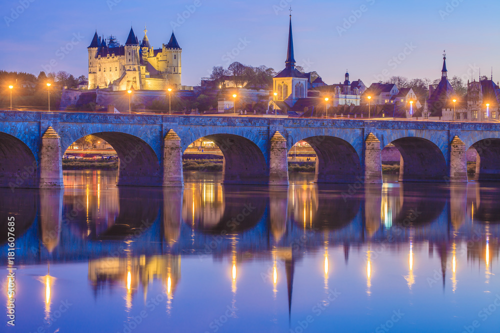 Fototapeta premium Saumur, château, église saint-Pierre, Pont Cessart