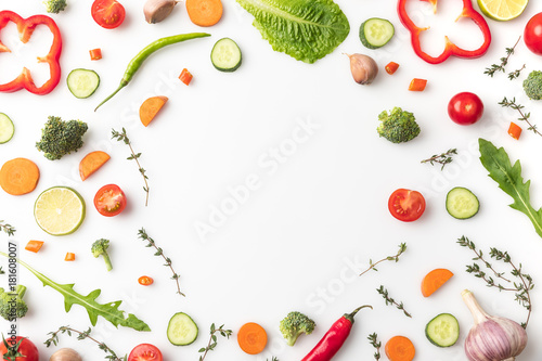 Fototapeta Naklejka Na Ścianę i Meble -  circle of cut vegetables