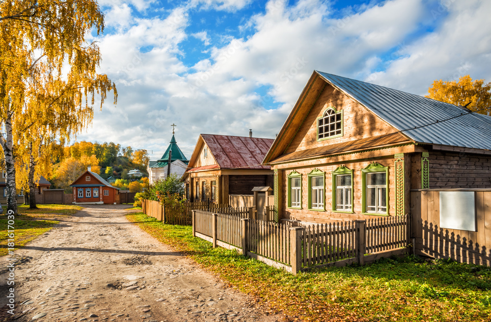 Деревянный дом художников в осеннем городе Плёсе Wooden house of artists in the autumn town Plios