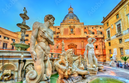 Fontana Pretorian with nude statues in Palermo, Italy photo