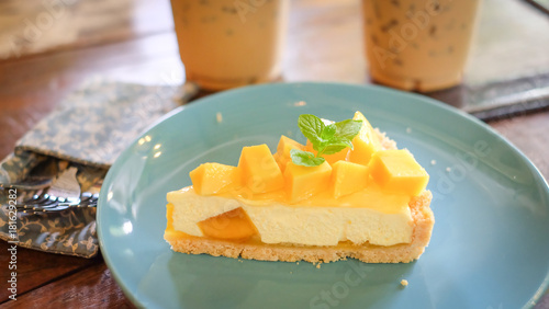 Mango cheese pie with coffee
