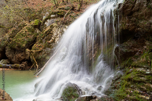 Fototapeta Naklejka Na Ścianę i Meble -  Водопад в ущелье Руфабго, Адыгея, осень.