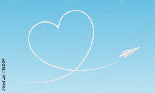 Papierflugzeug fliegt ein Kondensstreifen-Herz vor blauem Himmel / Vektor 