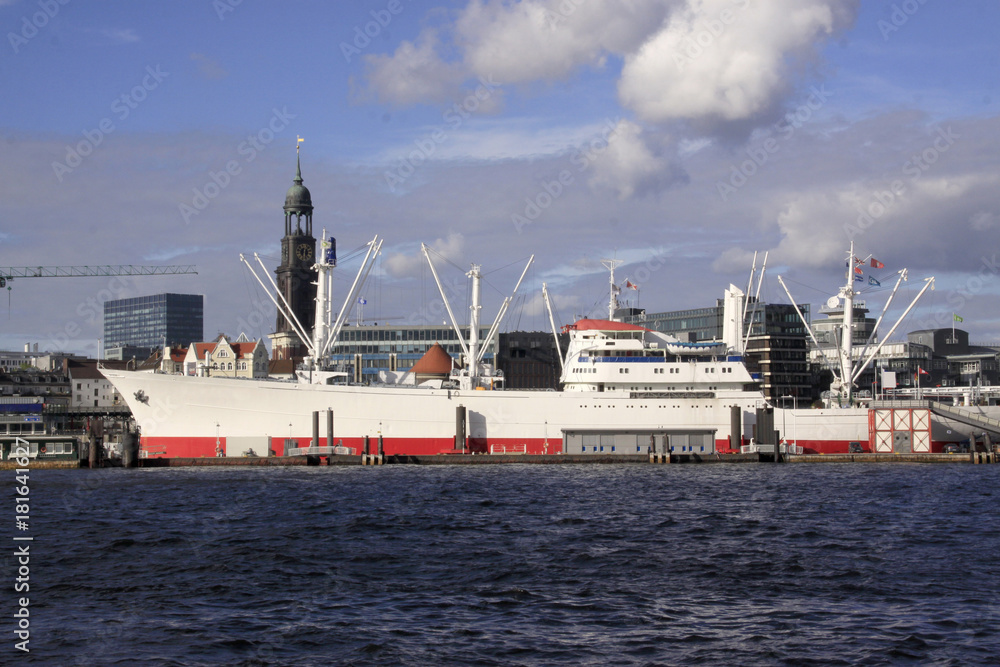 Frachtschiff im Hamburger Hafen, Deutschland, Europa Frachtschiff im Hamburger Hafen, Deutschland, Europa