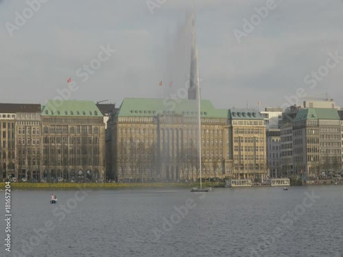 Alster mit Fontäne, reales anamorphot