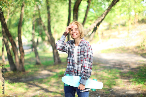 Attractive hipster girl wit...