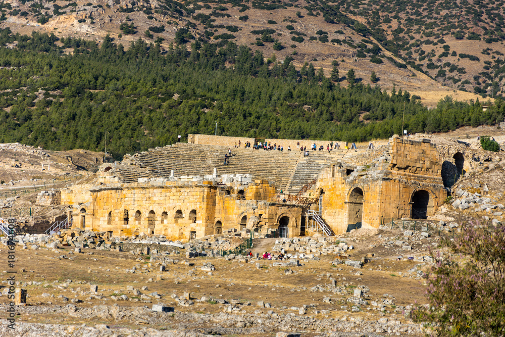 Fototapeta premium Ruins in the Pamukkale spa