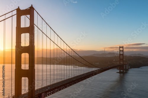 Fototapeta Naklejka Na Ścianę i Meble -  Golden Gate Bridge 