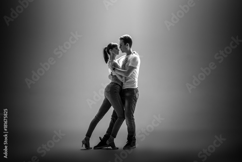 couple dancing social danse © tankist276