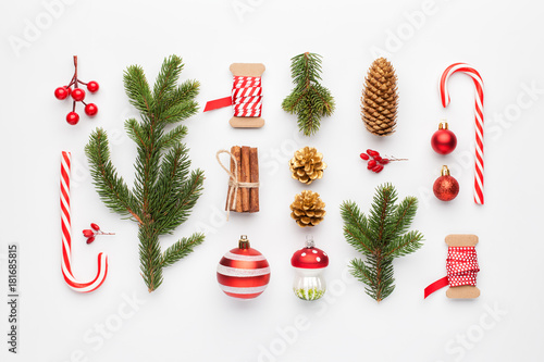 Quadro su tela Christmas composition made of christmas decoration on white background