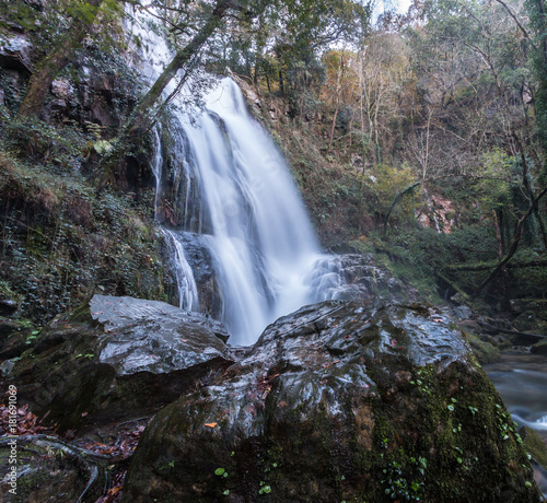 Fototapeta Naklejka Na Ścianę i Meble -  Spectacular waterfalls hidden in Spanish forests in autumn days