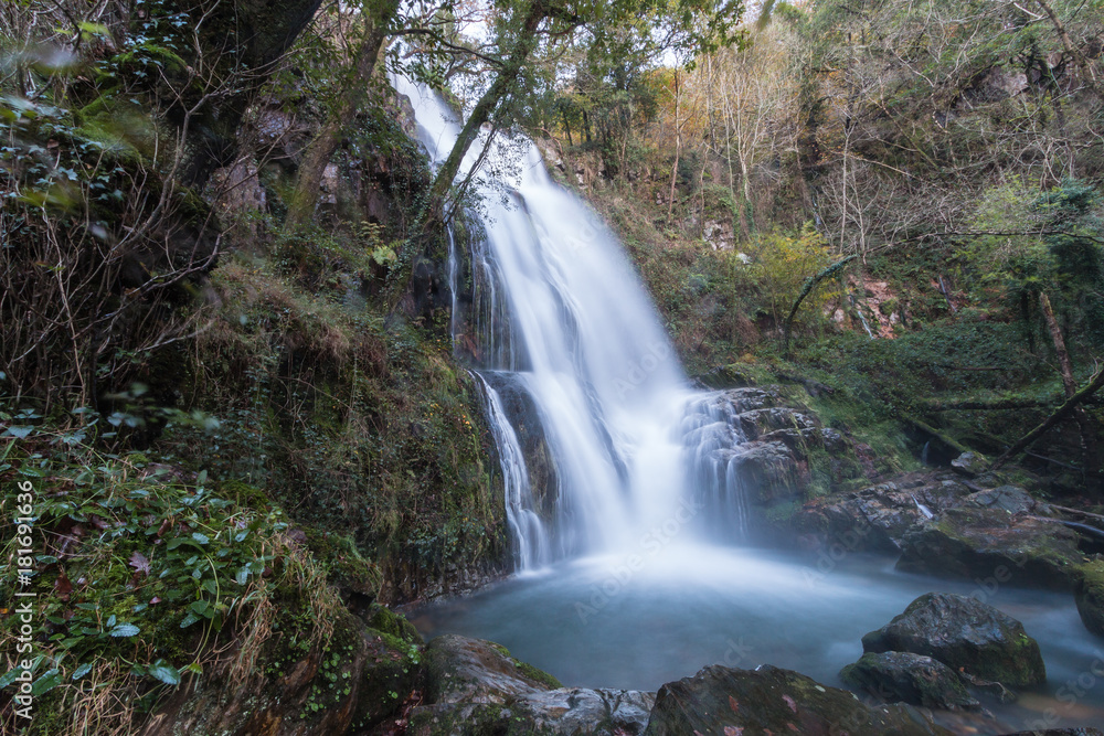 Obraz premium Spectacular waterfalls hidden in Spanish forests in autumn days