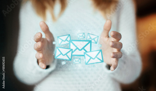 Bilde på lerret Buste email tra le mani, concetto social